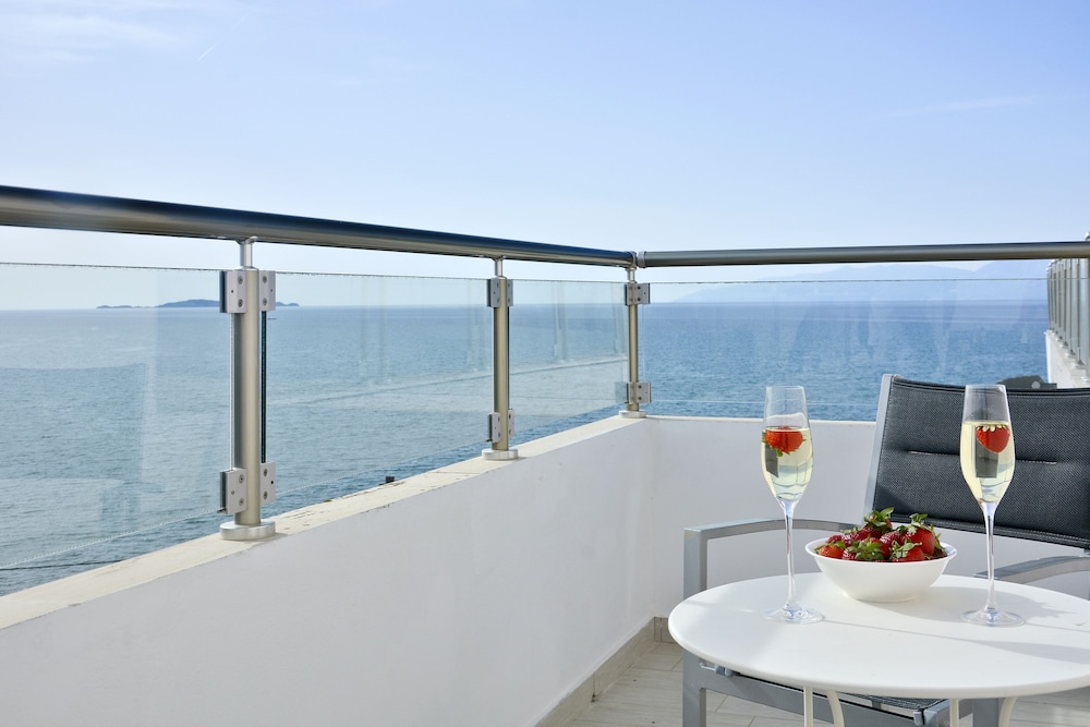 Sidari Beach Hotel — Hotel rooms in Sidari, Ionian Islands
