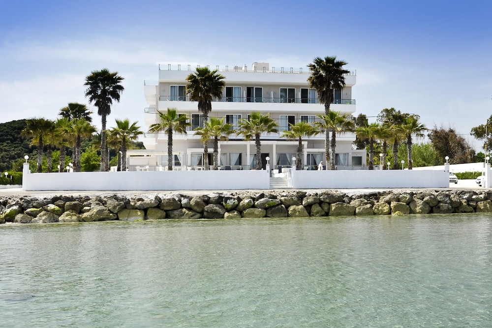 Sidari Beach Hotel — Main photo in Sidari, Ionian Islands