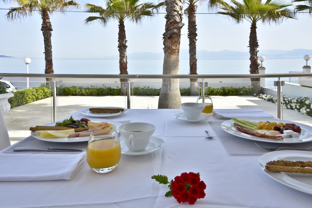 Sidari Beach Hotel — Restaurant & bars in Sidari, Ionian Islands