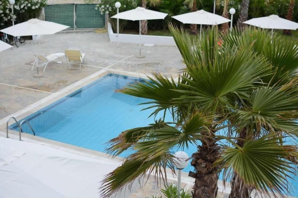 Sidari Beach Hotel — Swimming pool in Sidari, Ionian Islands