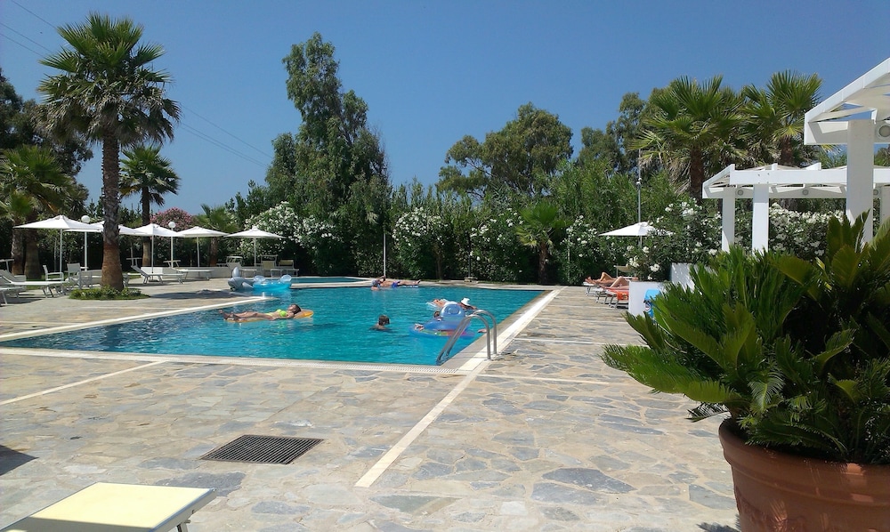Sidari Beach Hotel — Swimming pool in Sidari, Ionian Islands