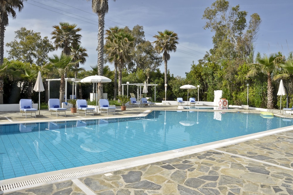 Sidari Beach Hotel — Swimming pool in Sidari, Ionian Islands