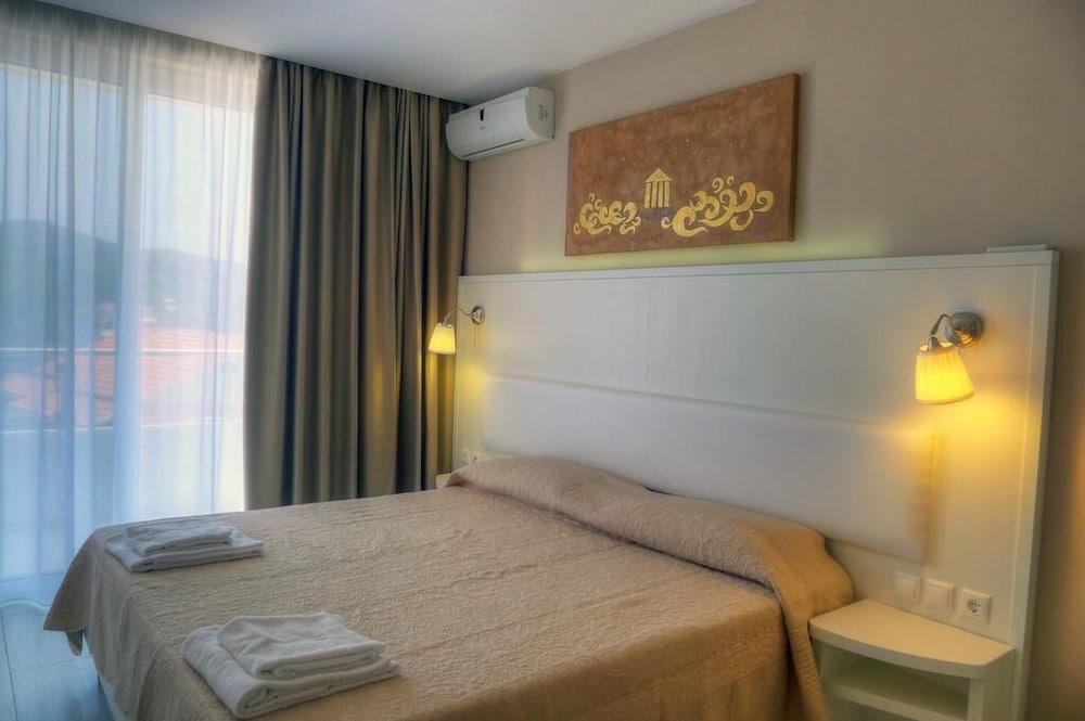 Sidari Beach Hotel — Hotel rooms in Sidari, Ionian Islands