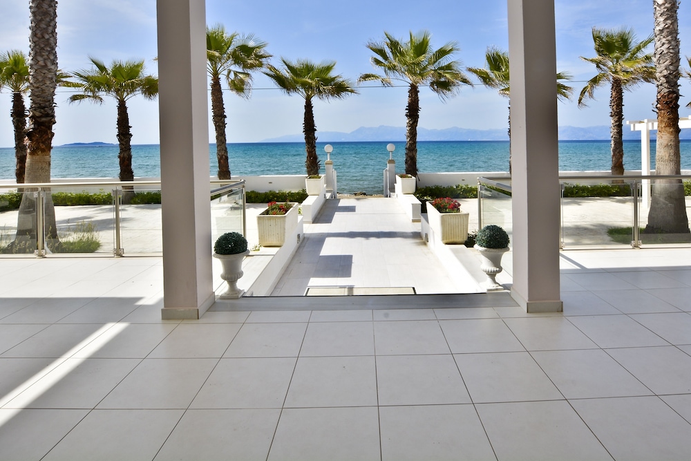 Sidari Beach Hotel — Beach in Sidari, Ionian Islands
