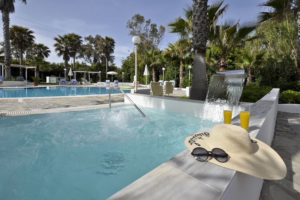 Sidari Beach Hotel — Swimming pool in Sidari, Ionian Islands