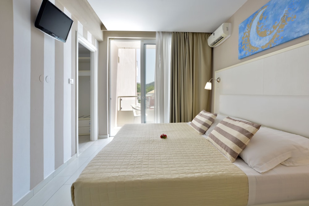 Sidari Beach Hotel — Hotel rooms in Sidari, Ionian Islands