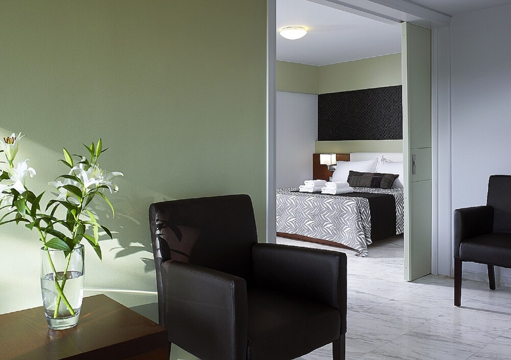Eleftheria Hotel — Hotel rooms in Chania