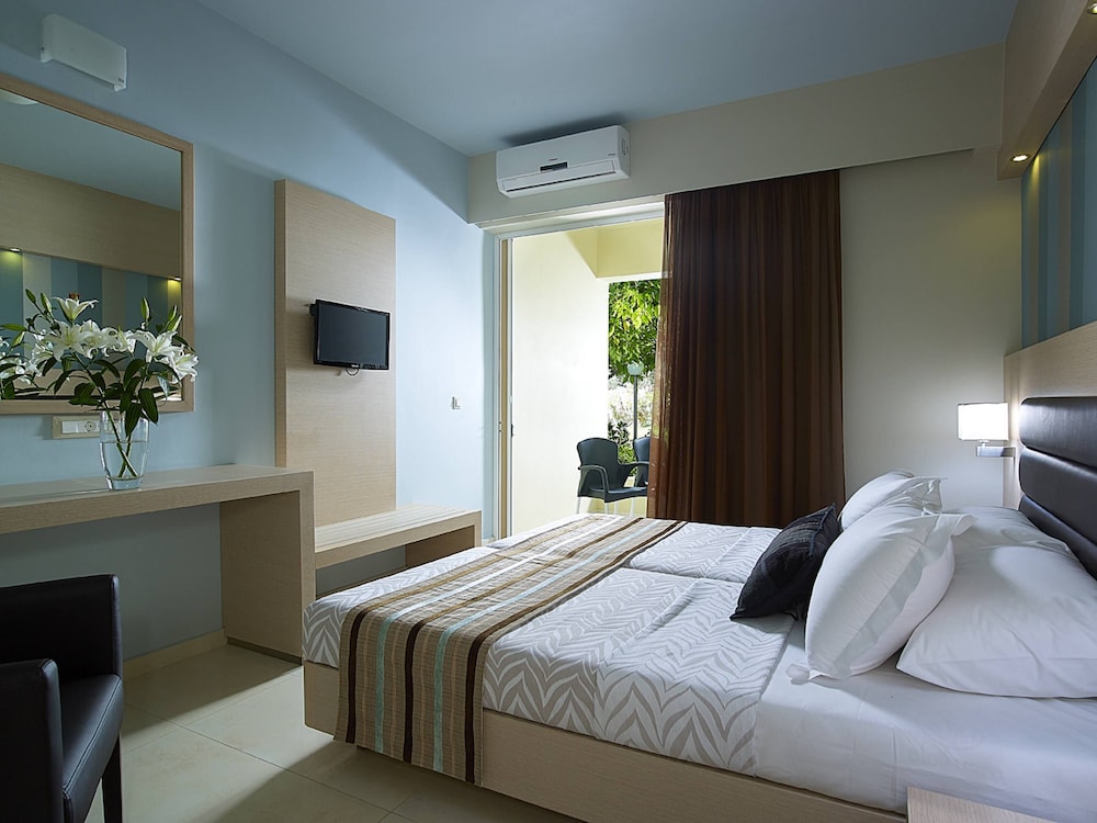 Eleftheria Hotel — Hotel rooms in Chania