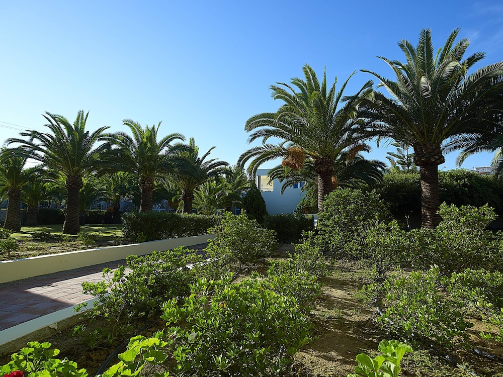 Eleftheria Hotel — Hotel building in Chania