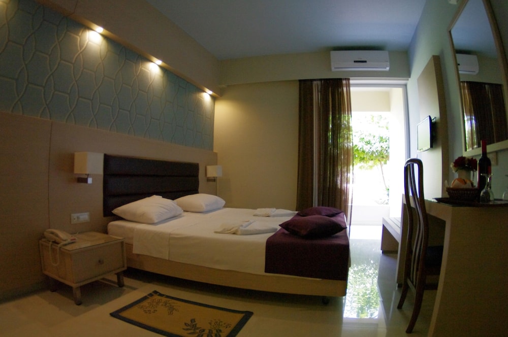 Eleftheria Hotel — Hotel rooms in Chania