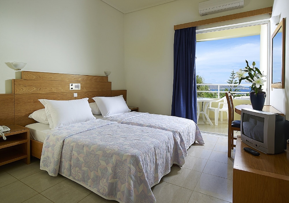 Eleftheria Hotel — Hotel rooms in Chania