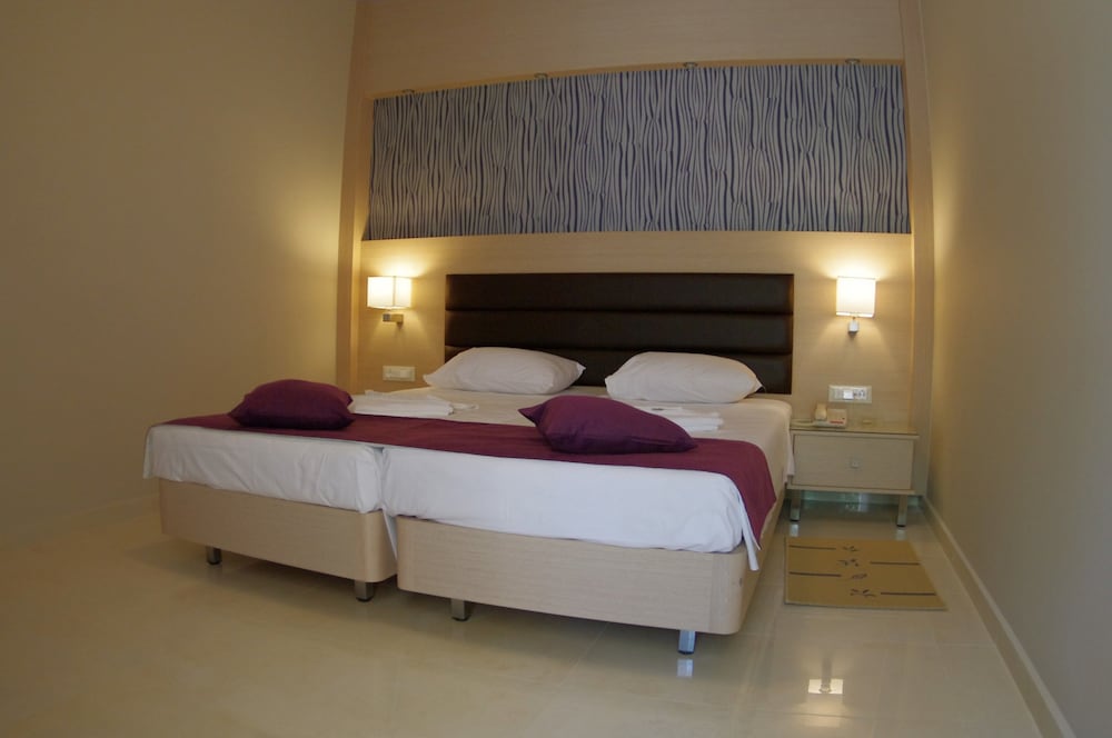 Eleftheria Hotel — Hotel rooms in Chania