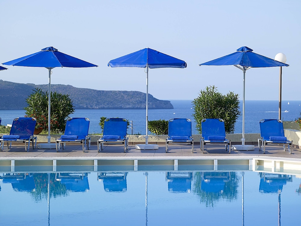 Eleftheria Hotel — Swimming pool in Chania