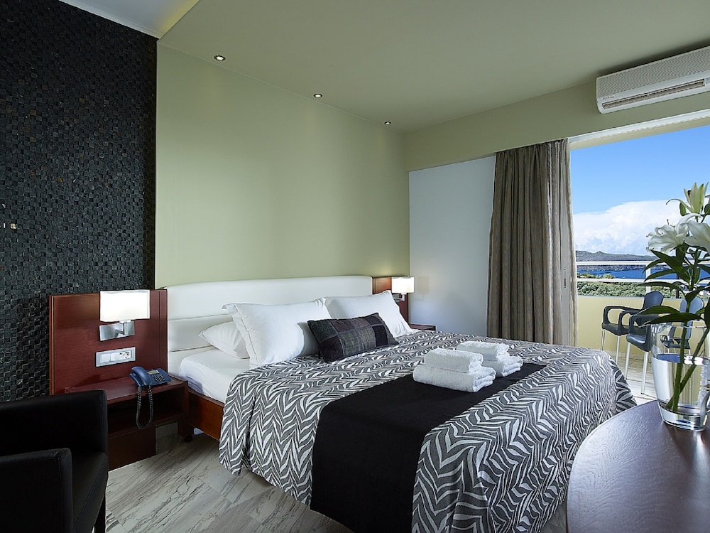 Eleftheria Hotel — Hotel rooms in Chania