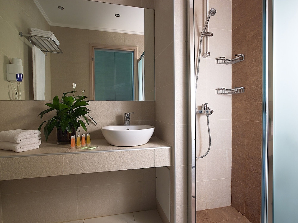 Eleftheria Hotel — Hotel rooms in Chania