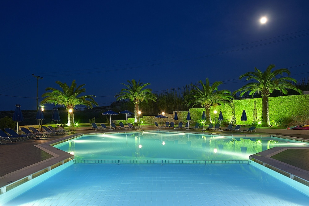 Eleftheria Hotel — Swimming pool in Chania