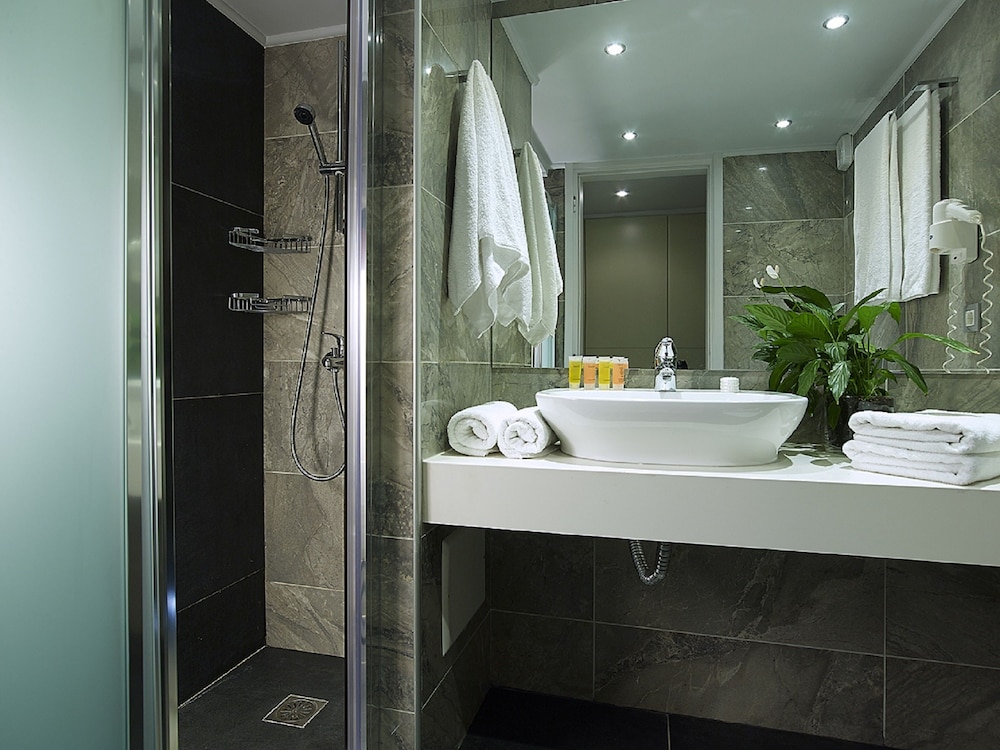 Eleftheria Hotel — Hotel rooms in Chania