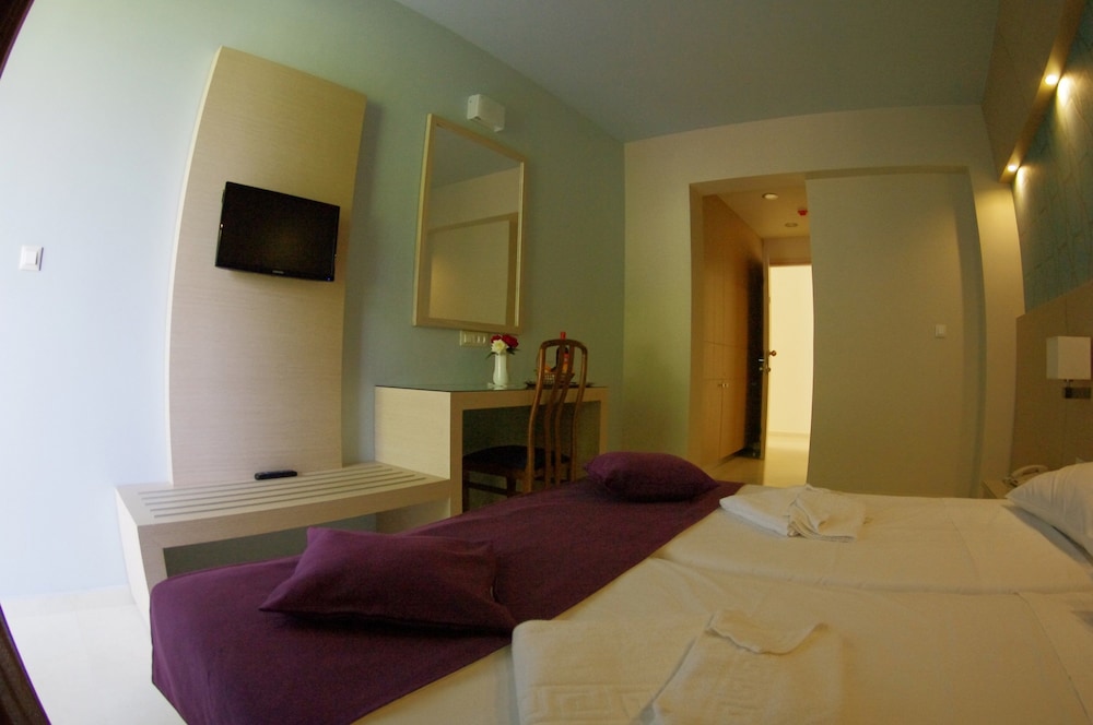 Eleftheria Hotel — Hotel rooms in Chania