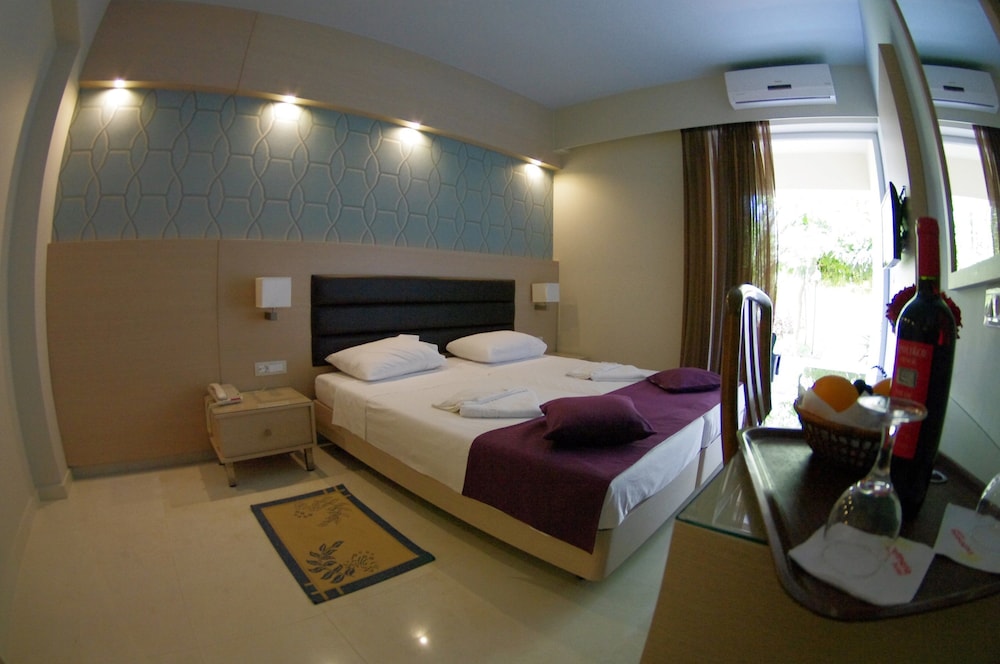 Eleftheria Hotel — Hotel rooms in Chania