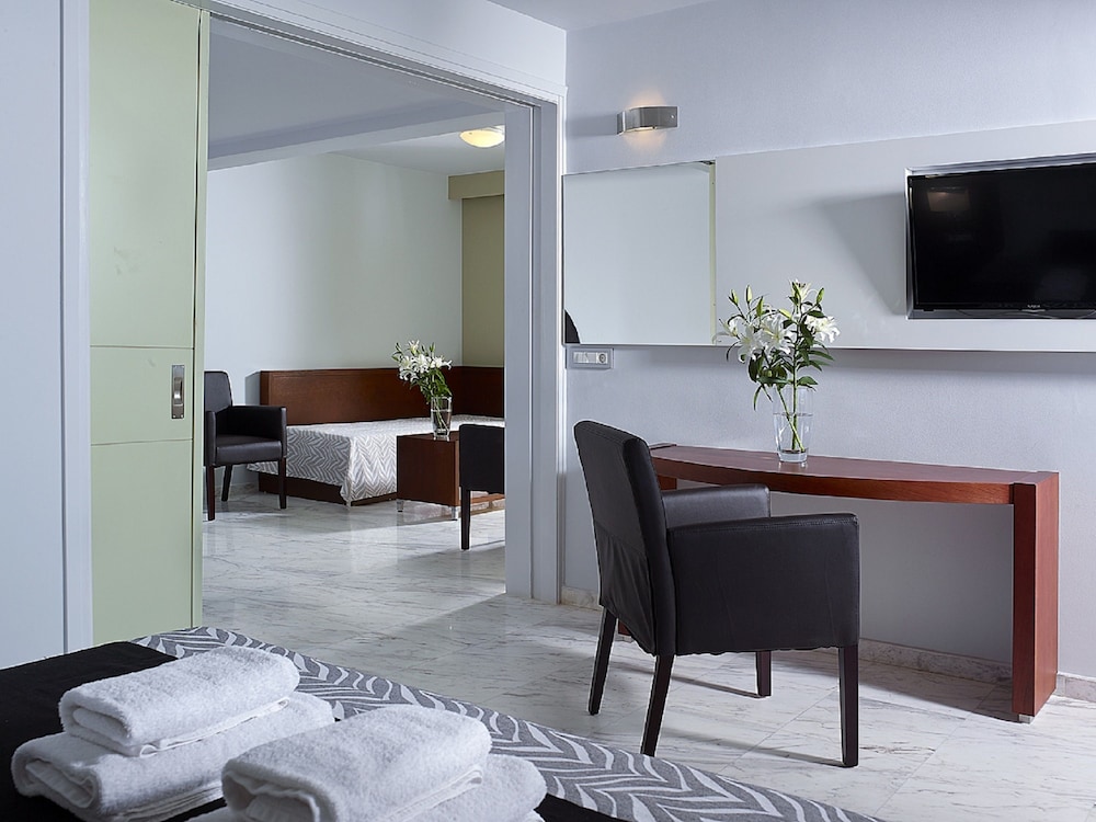 Eleftheria Hotel — Hotel rooms in Chania