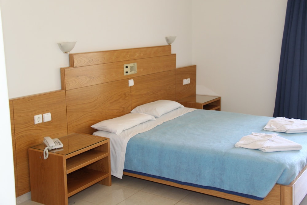 Eleftheria Hotel — Hotel rooms in Chania