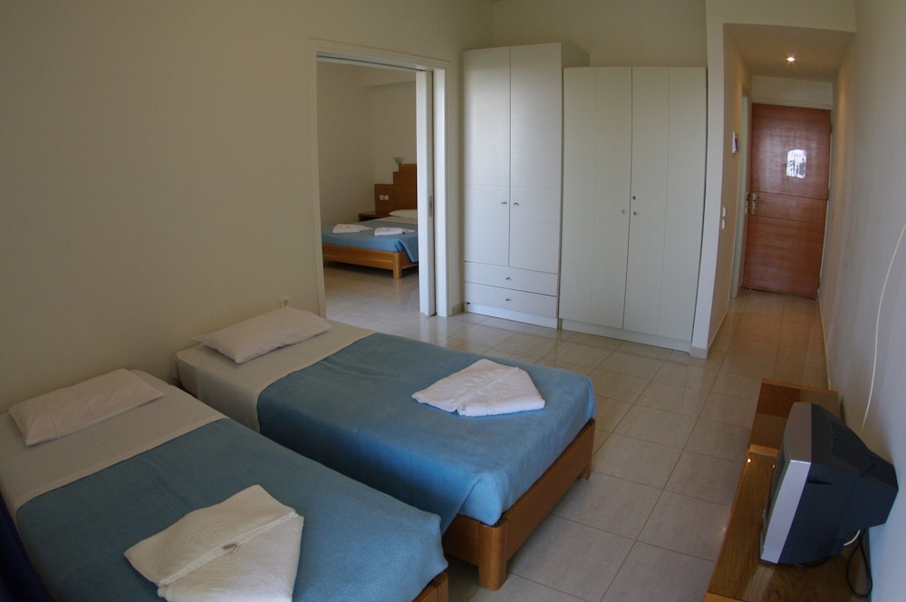 Eleftheria Hotel — Hotel rooms in Chania