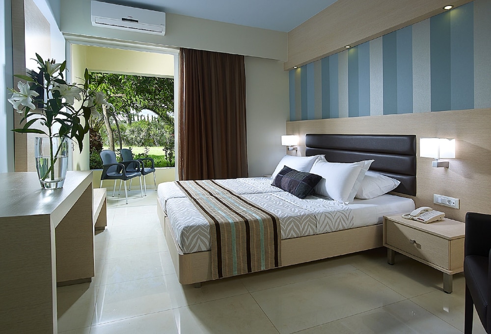 Eleftheria Hotel — Hotel rooms in Chania