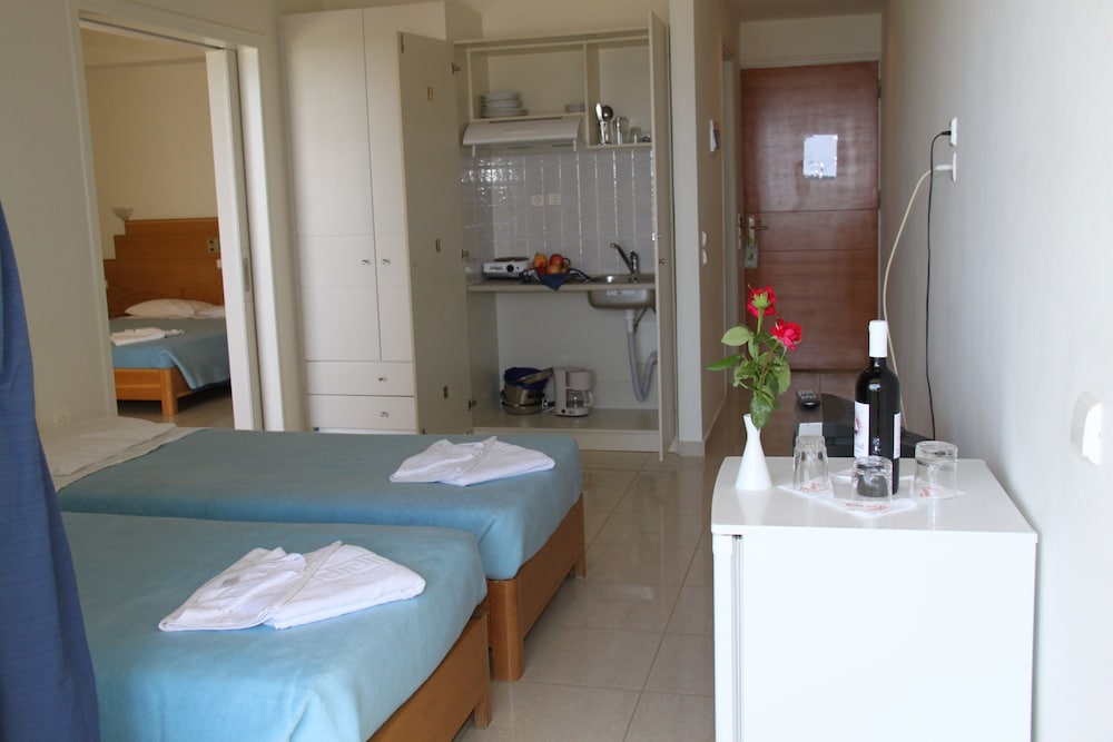 Eleftheria Hotel — Hotel rooms in Chania