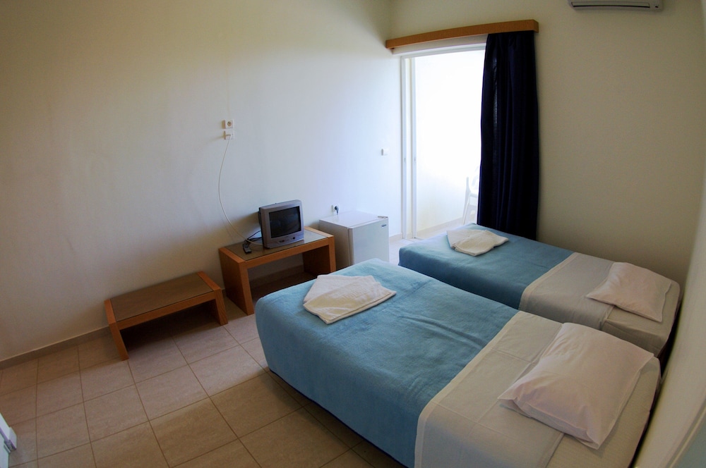 Eleftheria Hotel — Hotel rooms in Chania
