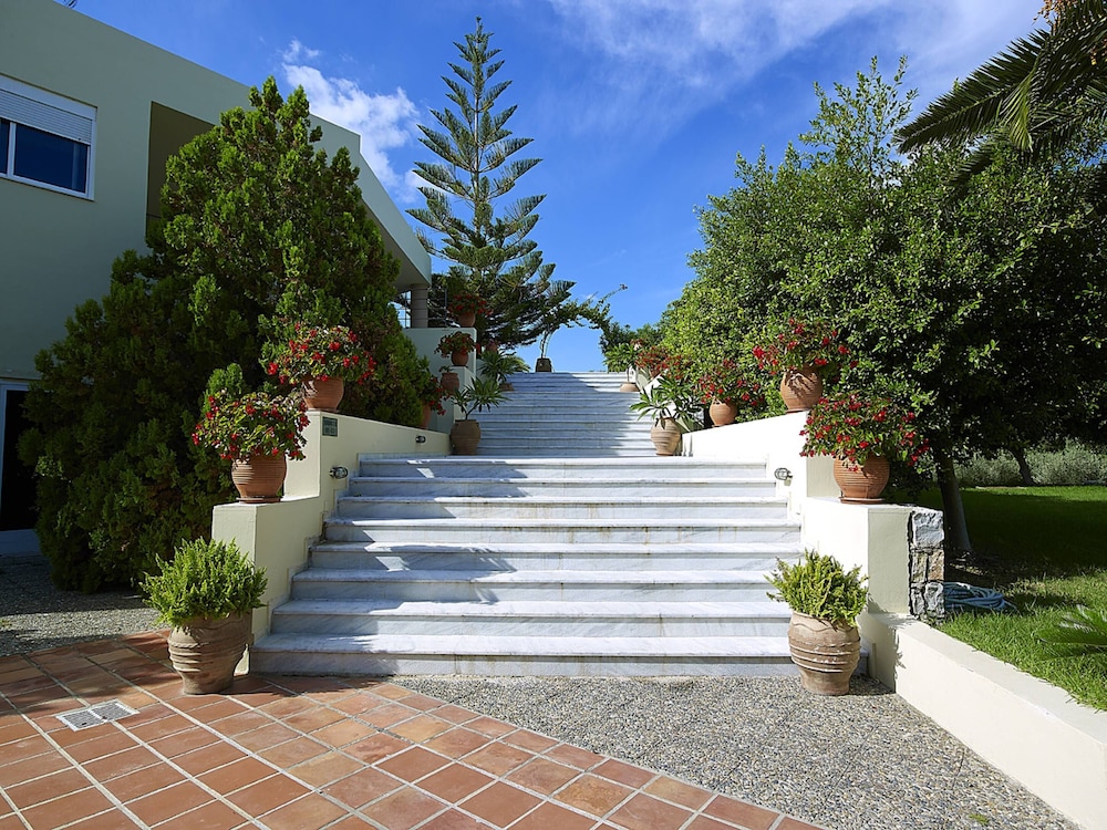 Eleftheria Hotel — Hotel building in Chania