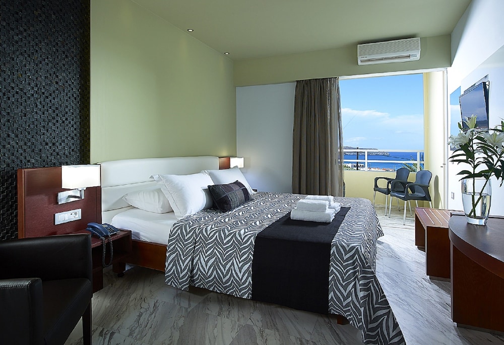 Eleftheria Hotel — Hotel rooms in Chania