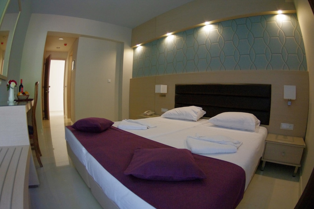 Eleftheria Hotel — Hotel rooms in Chania