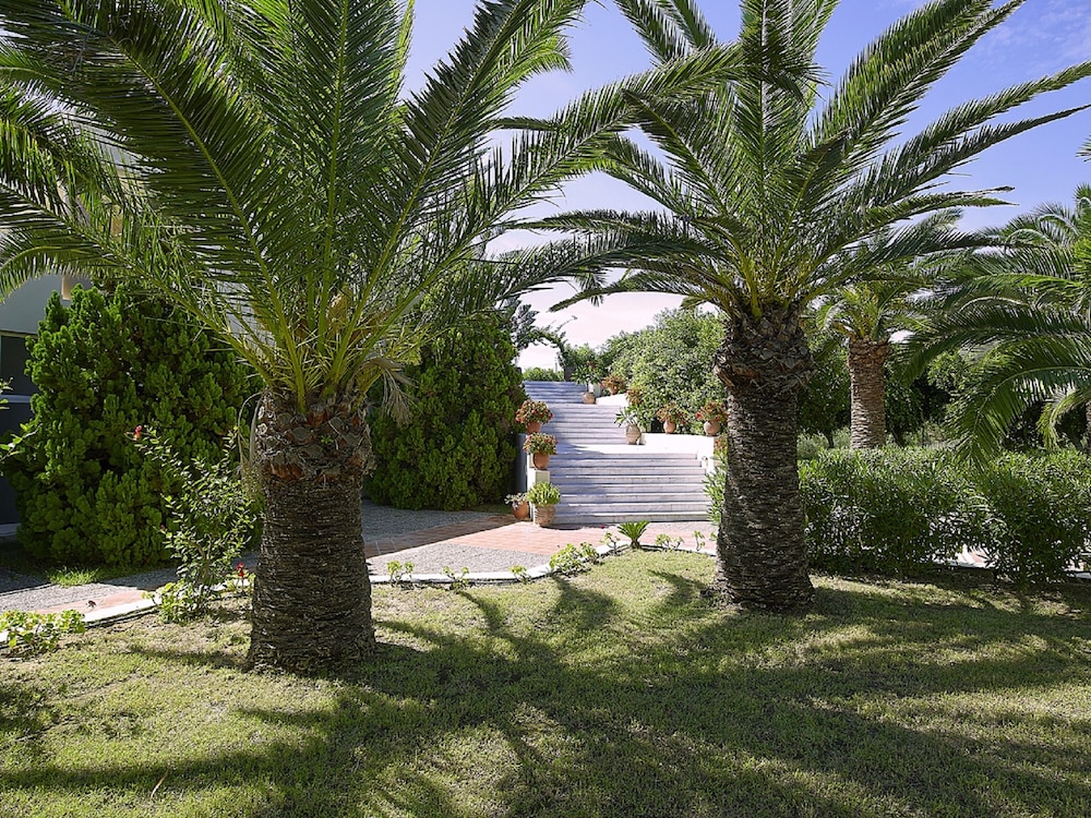 Eleftheria Hotel — Hotel building in Chania