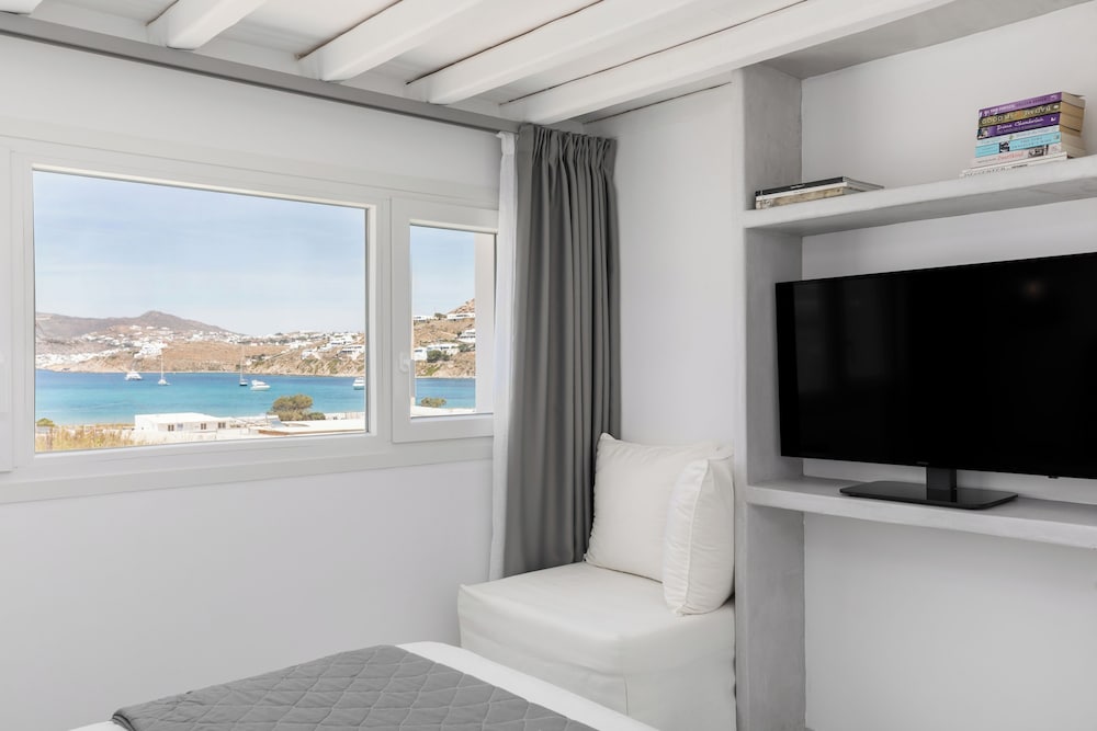 Corfos Hotel — Hotel rooms in Ornos, South Aegean