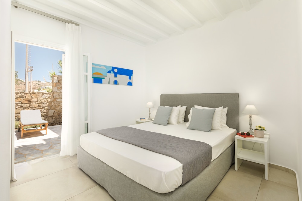 Corfos Hotel — Hotel rooms in Ornos, South Aegean