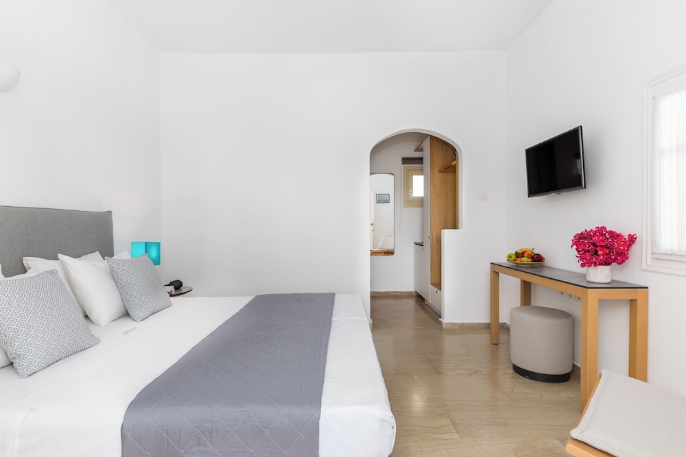 Corfos Hotel — Hotel rooms in Ornos, South Aegean