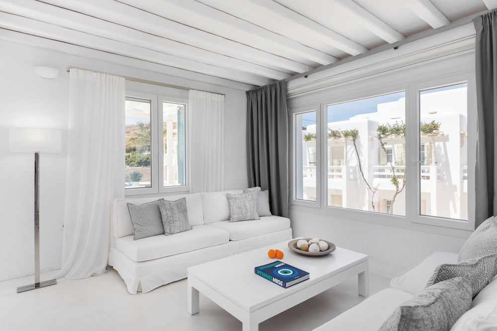 Corfos Hotel — Hotel rooms in Ornos, South Aegean