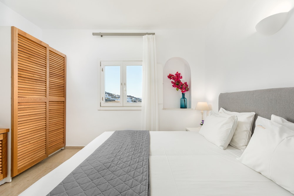 Corfos Hotel — Hotel rooms in Ornos, South Aegean