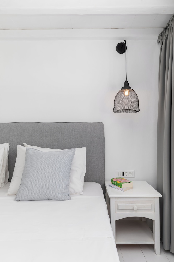 Corfos Hotel — Hotel rooms in Ornos, South Aegean