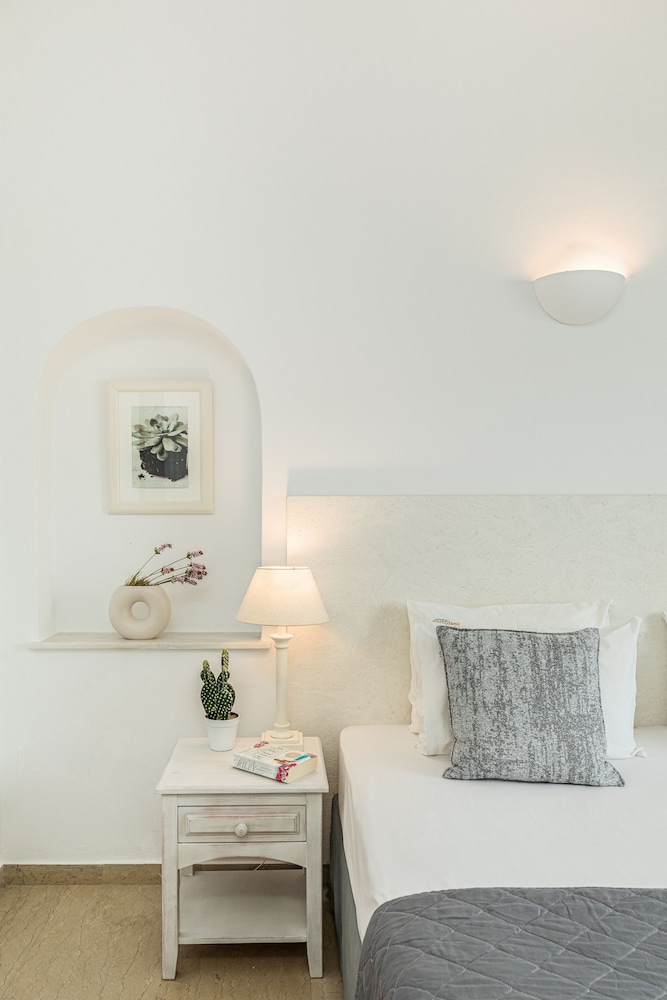 Corfos Hotel — Hotel rooms in Ornos, South Aegean