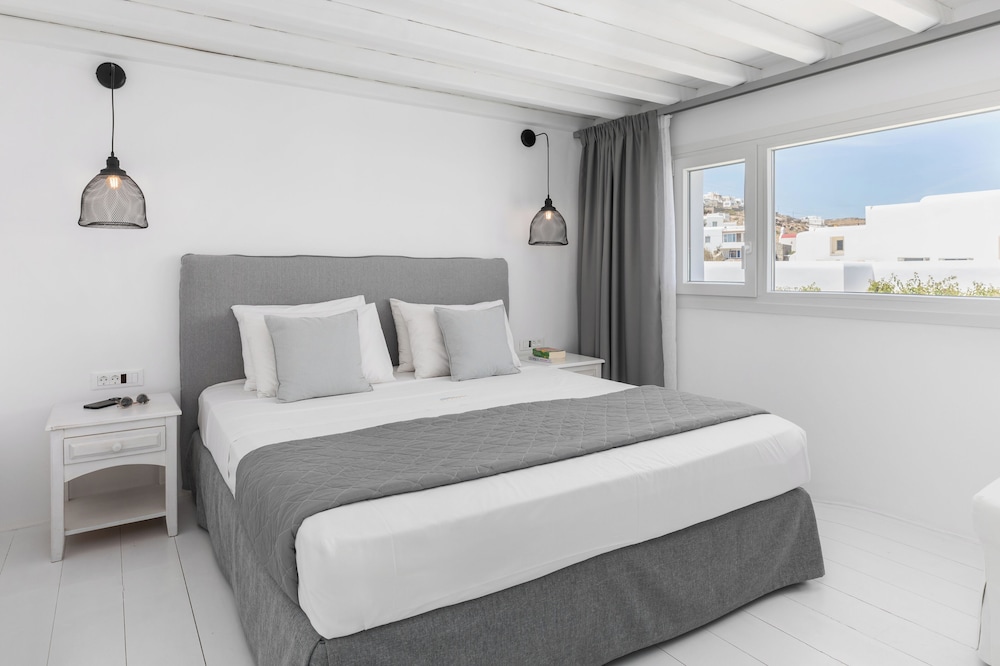 Corfos Hotel — Hotel rooms in Ornos, South Aegean