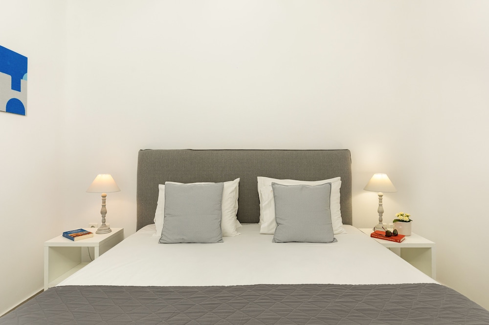 Corfos Hotel — Hotel rooms in Ornos, South Aegean