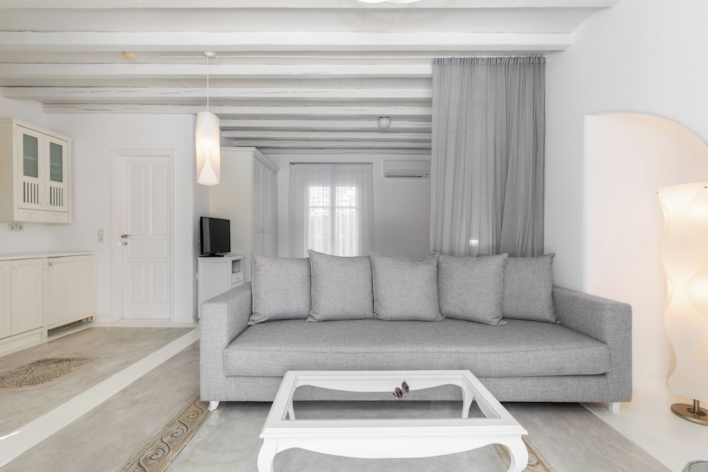 Corfos Hotel — Hotel rooms in Ornos, South Aegean