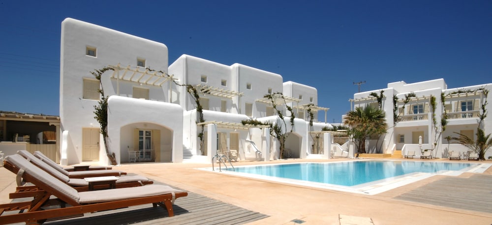 Corfos Hotel — Hotel building in Ornos, South Aegean