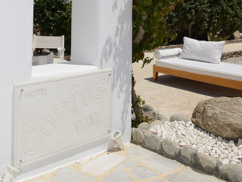 Corfos Hotel — Hotel building in Ornos, South Aegean