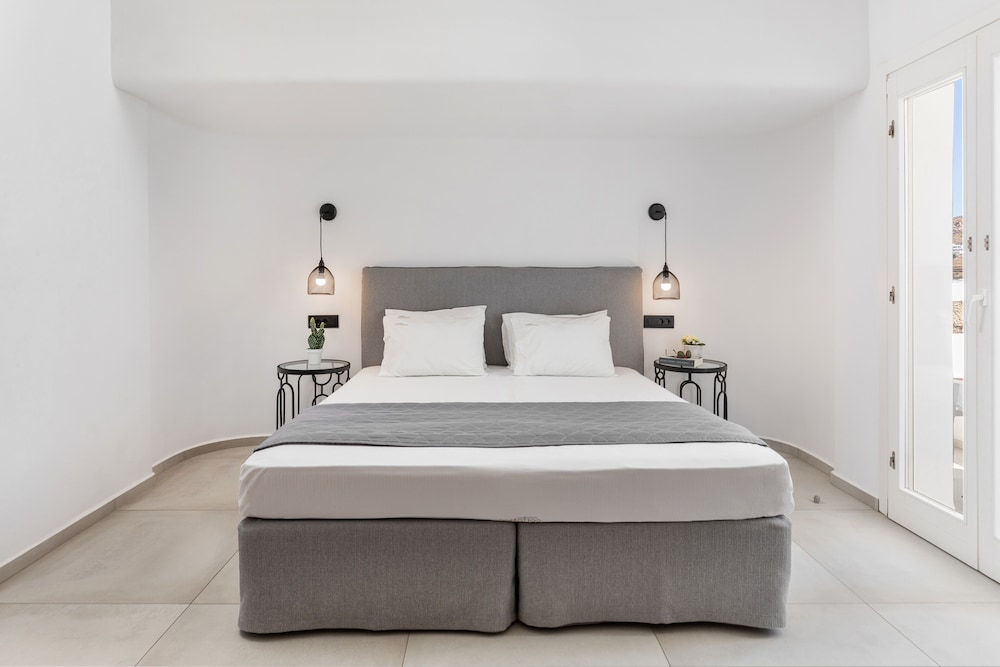 Corfos Hotel — Hotel rooms in Ornos, South Aegean