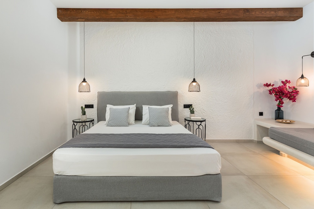 Corfos Hotel — Hotel rooms in Ornos, South Aegean