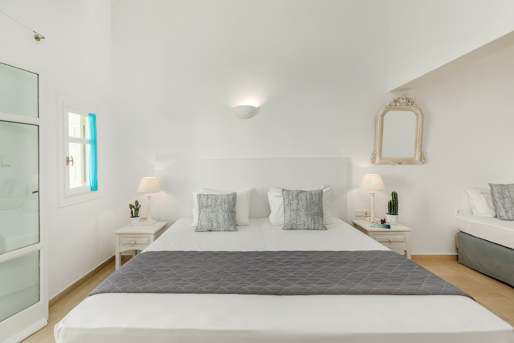 Corfos Hotel — Hotel rooms in Ornos, South Aegean