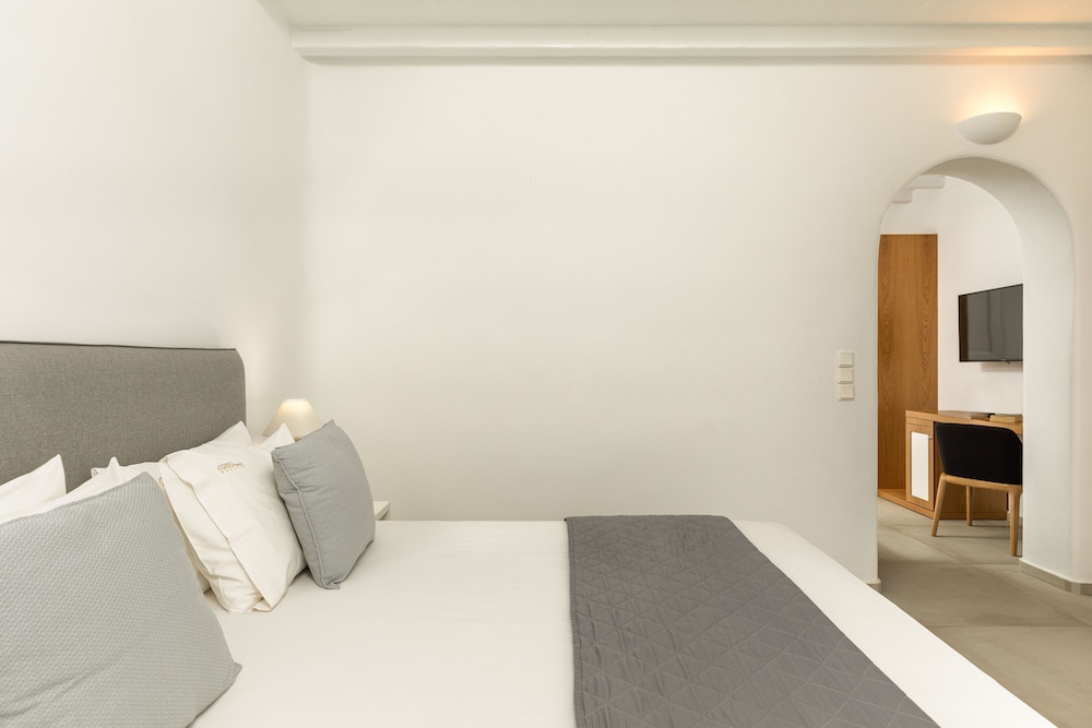 Corfos Hotel — Hotel rooms in Ornos, South Aegean