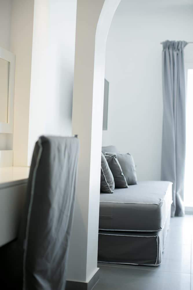 Argo Hotel — Hotel rooms in Plati Gialos, South Aegean